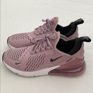 Nike Air Max 270 size 5.5 youth/ size 7 in Womens